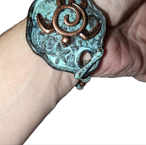 Sea Turtle Bracelet - metal patina look with gold resin sea turtle 🐢 - Picture 8 of 14